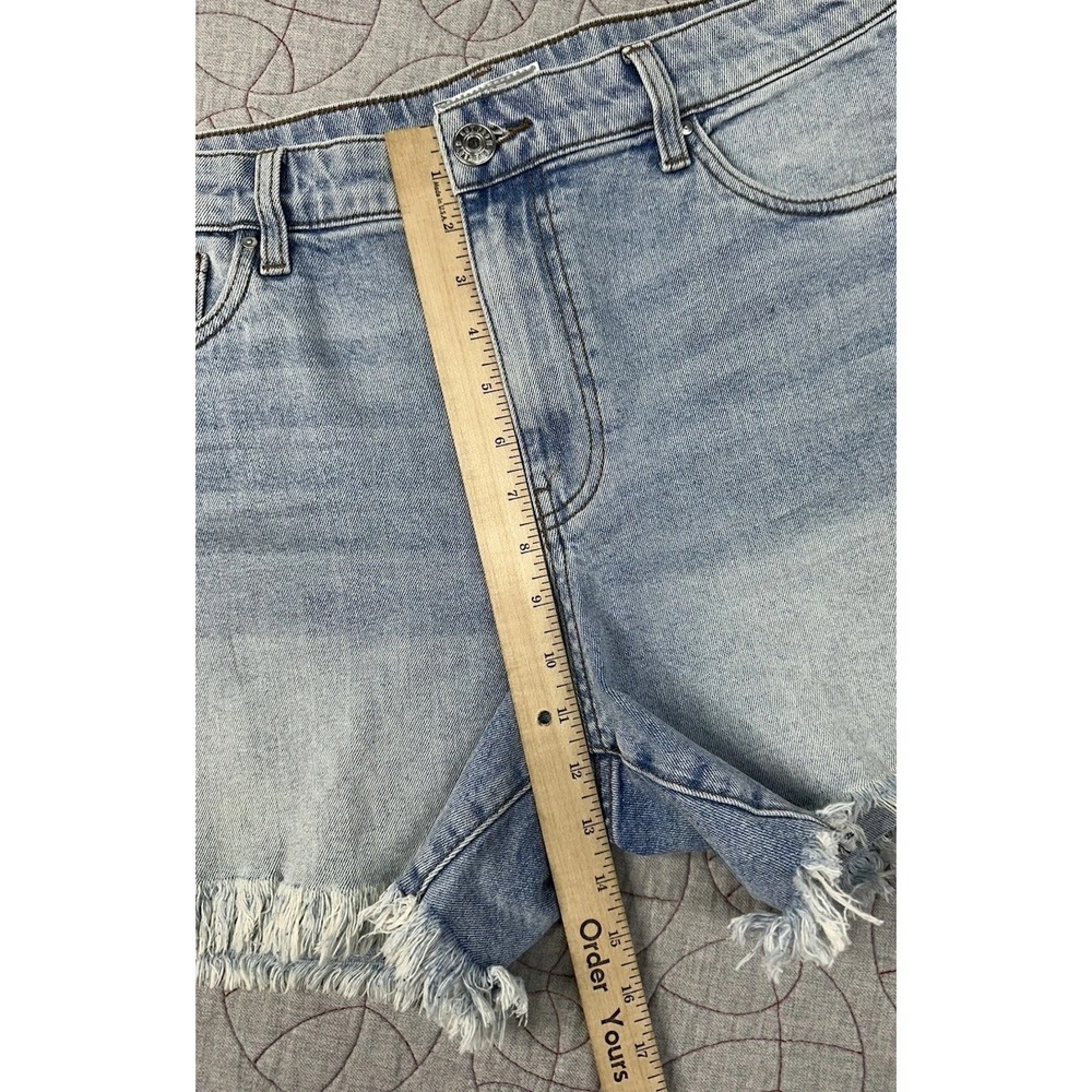 KUT from the Kloth Jane High Rise Shorts / Women Size 14 / Light Wash - Picture 7 of 8